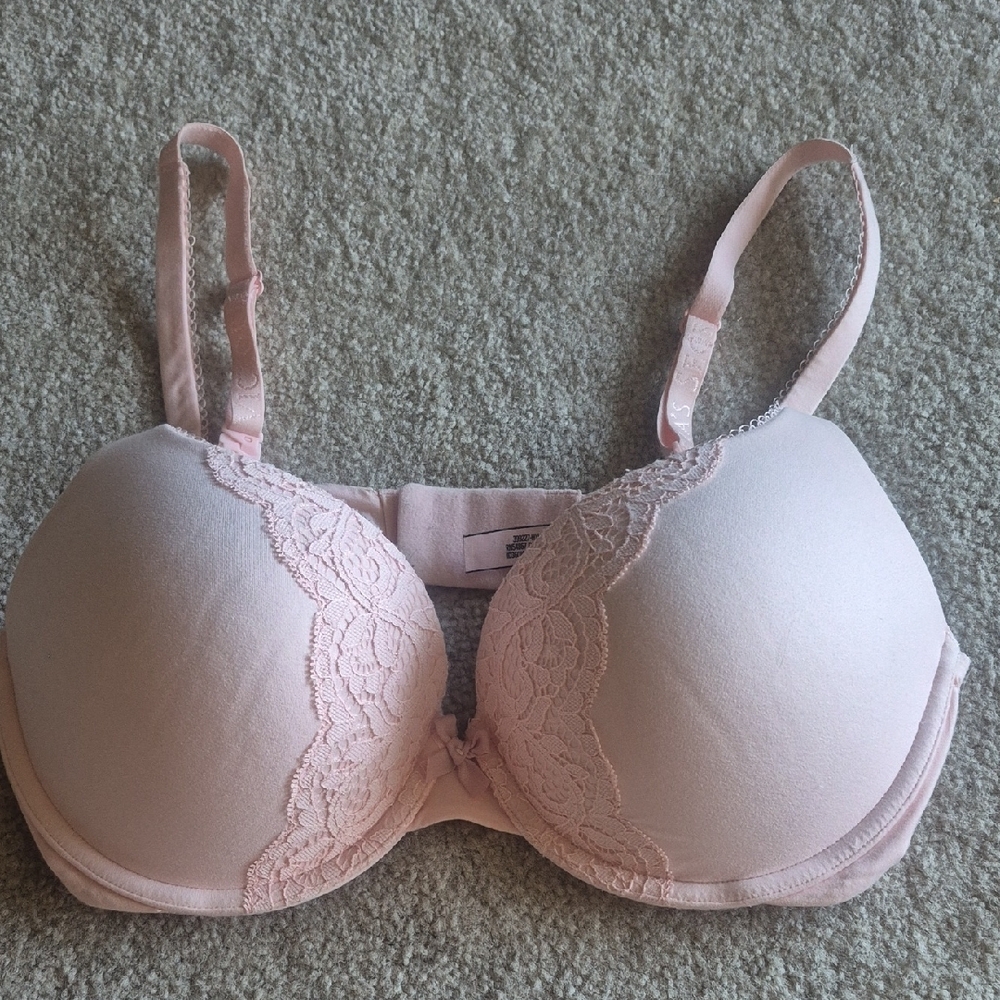 VS Pink Lace Bra